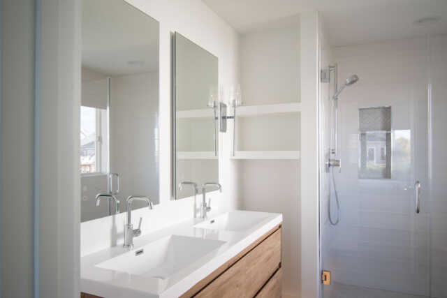 Brady3-Bathroom-F252