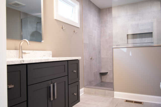 Brady3-Bathroom-F253
